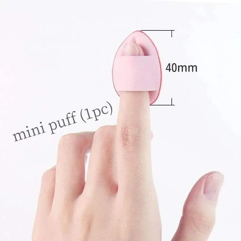Mini puff applicator shown on a finger, measuring 40mm, for easy makeup application.